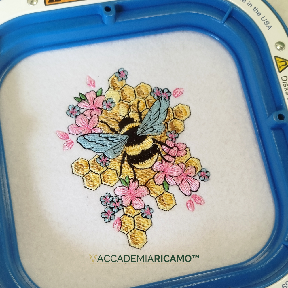 File da Ricamo Digitale – Ape floreale - immagine 3